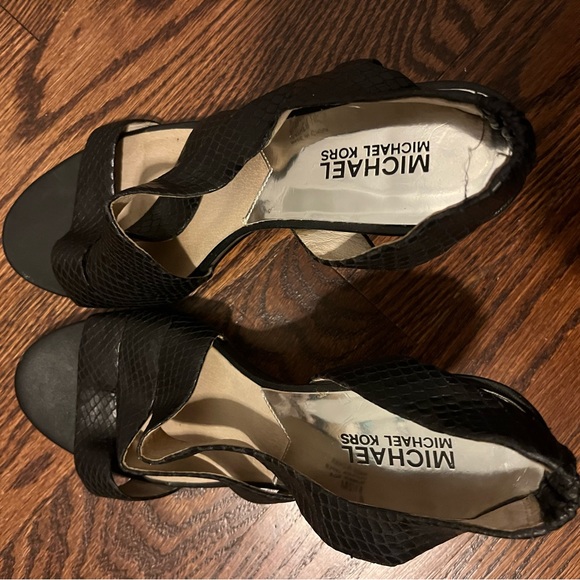 Michael Kors size 8 1/2 sandals - Picture 1 of 6
